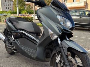YAMAHA X-MAX 125
