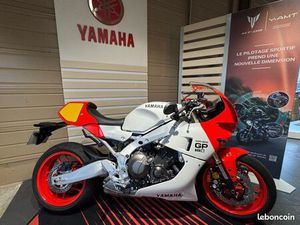 YAMAHA XSR 900 GP 2024 A2 BOX R MARMANDE