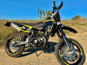 MOTO 50 CM3 COMME NEUVE - RÉVISÉE - PRÊTE À ROULER