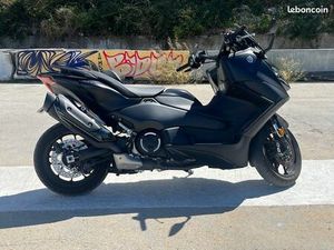 3 TMAX 560 NOIR MAT ÉTAT NEUF