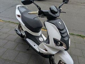 ② PEUGEOT SPEEDFIGHT 4 B KLASSE MET OPTIES