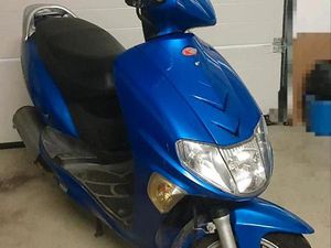 ROLLER KYMCO VITALITY 2T 50 IN BLAU AN BASTLER