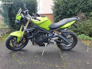 TRIUMPH STREET TRIPLE 675