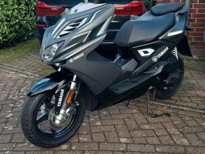YAMAHA AEROX R 4 TOP