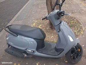 VENTE SCOOTER TRÈS BON ÉTAT