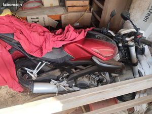 YAMAHA MT125 650KM 2015 SORTIE DE GRANGE