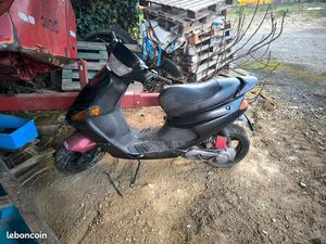 SCOOTER 50 CC POUR BRICOLEUR OU POUR PIECE