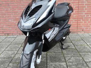 YAMAHA AEROX 2T ZWART NIEUWSTAAT! — SCOOTERS | YAMAHA — MARKTPLAATS