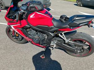 HONDA CBR650R