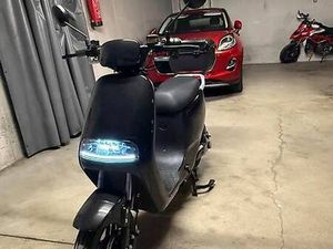 ELEKTRO ROLLER - NEUWERTIG