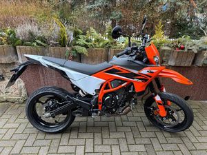 KTM 125 SMC-R 2025 INKL. QUICKSHIFTER+