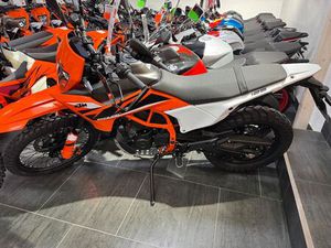 KTM 125 ENDURO R 2025 INKL. QUICKSHIFTER+