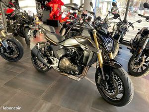 DÉSTOCKAGE, VÉHICULE DE PRESSE QJ MOTOR SRK550