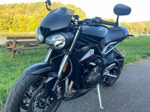 TRIUMPH STREET TRIPLE RS 765