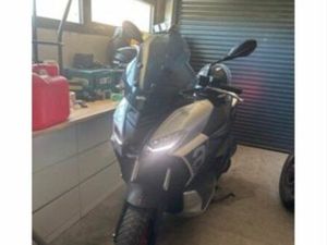 SCOOTER 125 APRILIA SR GT OU ÉCHANGE