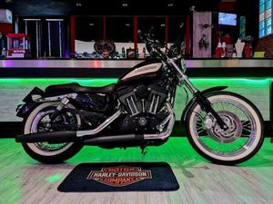 HARLEY-DAVIDSON 1200 CUSTOM NERO