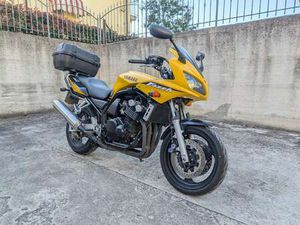 YAMAHA FZS 600 GIALLO