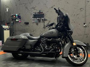 HARLEY-DAVIDSON STREET GLIDE SPECIAL - TOURING BIKE