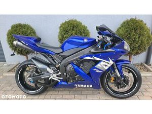 YAMAHA R1