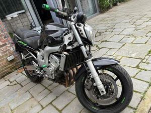 ② A VENDRE TRÈS BELLE FZ6