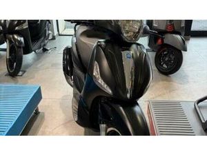 VENDO PIAGGIO BEVERLY 300 I.E. POLICE ABS-ASR (2017 - 20) USATA A MILANO (CODICE 9901187) - MOTO.IT