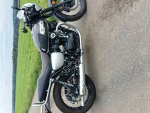 ② KAWASAKI W800 CAFÉ RACER