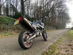 LC4 SUPERMOTARD