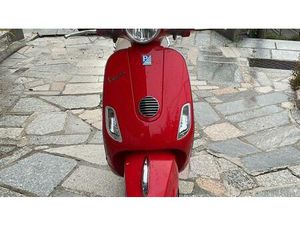 VENDO VESPA LX 150 I.E. (2009 - 12) USATA A COCQUIO-TREVISAGO (CODICE 9901020) - MOTO.IT