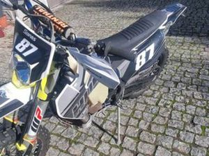 HUSQVARNA TE 300 AMARES E FIGUEIREDO