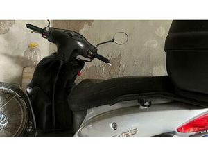 VENDO KYMCO AGILITY 125 (2005 - 06) USATA A SOLARO (CODICE 9897623) - MOTO.IT