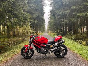 DUCATI MONSTER 696