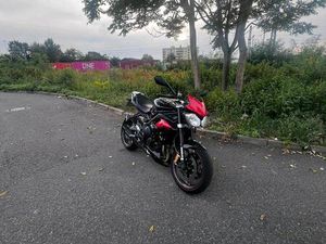 TRIUMPH STREET TRIPLE 675 R 2013