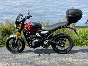 TRIUMPH SPEED 400 - TOP ZUSTAND MIT ZUBEHÖRPAKET