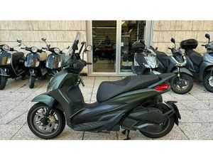 VENDO PIAGGIO BEVERLY 300 S ABS-ASR (2021 - 25) USATA A BOLOGNA (CODICE 9899910) - MOTO.IT