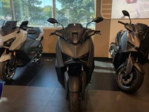 YAMAHA X-MAX 300