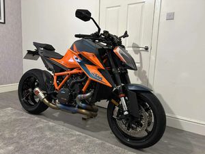 KTM SUPER DUKE →