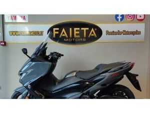 VENDO YAMAHA T-MAX 560 TECH MAX (2021) USATA A PESCARA (CODICE 9896922) - MOTO.IT