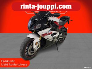 1000 RR DYNAMIC PAKETTI, QUICKSHIFTER, VAKIONOPEUDENSÄÄDIN, AKRAPOVIC, KAHVANLÄMMITTIMET, LUISTONEST