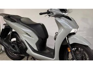 VENDO HONDA SH 125I (2024 - 25) USATA A PARETE (CODICE 9900419) - MOTO.IT