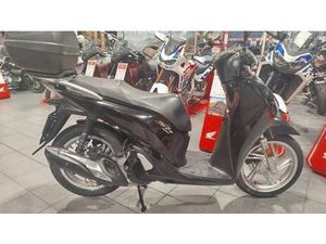 VENDO HONDA SH 125I (2017 - 19) USATA A GENOVA (CODICE 9899918) - MOTO.IT