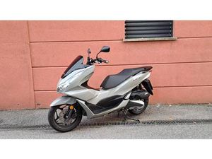 VENDO HONDA PCX 125 (2021 - 24) USATA A BOLOGNA (CODICE 9900002) - MOTO.IT