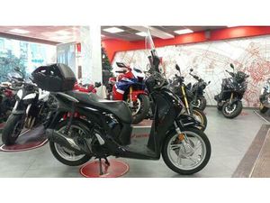 VENDO HONDA SH 150 I (2017 - 19) USATA A MILANO (CODICE 9896522) - MOTO.IT