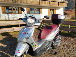 PIAGGIO BEVERLY 350 CCM SILBER 33300KM