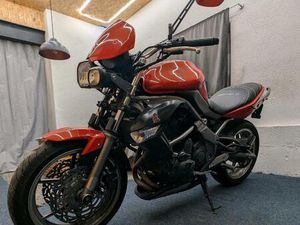 KAWASAKI ER-6N ABS – TIEFERGELEGT – AKRAPOVIČ – A2 MÖGLICH