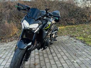 KAWASAKI Z900