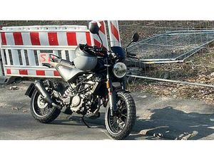 MODERNES NAKED BIKE 125ER - 1. HAND, WENIG KM, GARANTIE BIS 2027