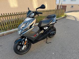 YAMAHA AEROX MIT 25KMH MOFA UND 45KMH PAPIEREN