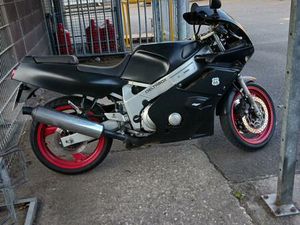 BIETE MEINE YAMAHA FZR 600,98PS AN,