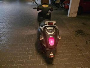 ELEKTROROLLER ECO-FLASH YY7QTD-25 ZU VERKAUFEN (DEFEKT)