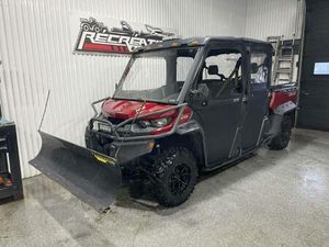 2017 CAN-AM DEFENDER HD8 MAX XT CAB **6 PASSAGERS!!**